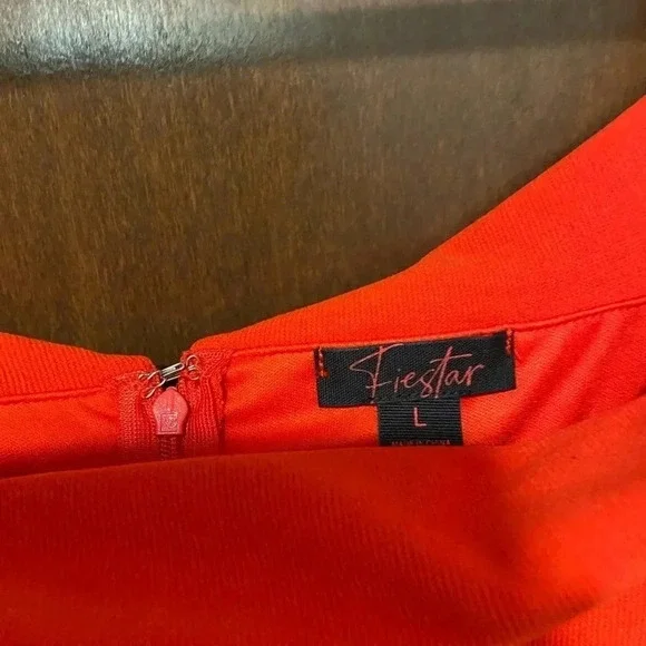 Red Hot Bodycon Dress. Size L. NWOT. Lined. - Picture 5 of 6